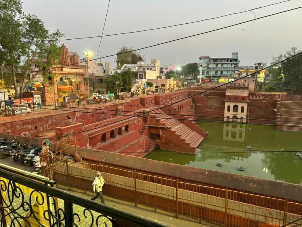 Maatu Shri Comfort Stay-Guest House Mathura Exterior photo