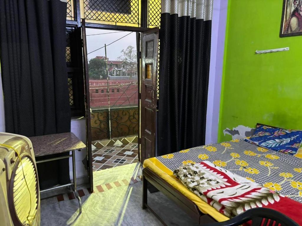 Maatu Shri Comfort Stay-Guest House Mathura Exterior photo