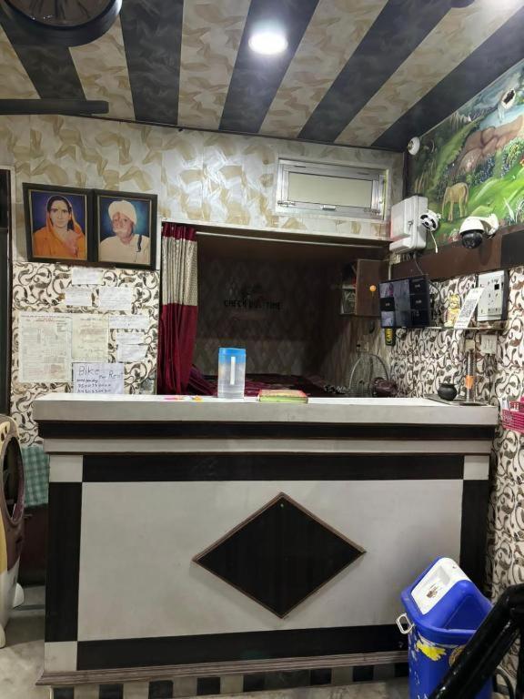 Maatu Shri Comfort Stay-Guest House Mathura Exterior photo