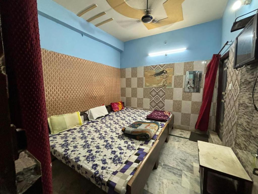 Maatu Shri Comfort Stay-Guest House Mathura Exterior photo